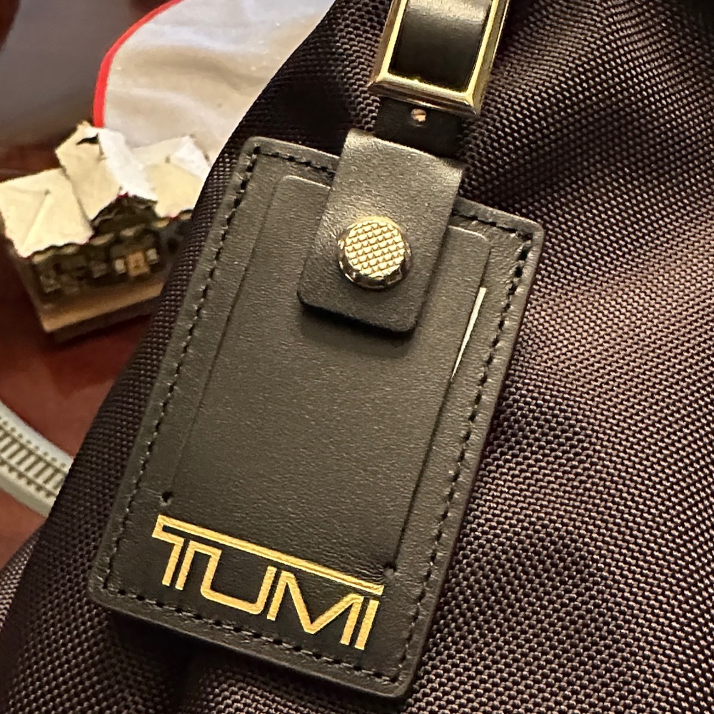 Tumi Gold and Black Duffel Bag New Without Tags great for summer travel 🧳 🏖️ ✈️